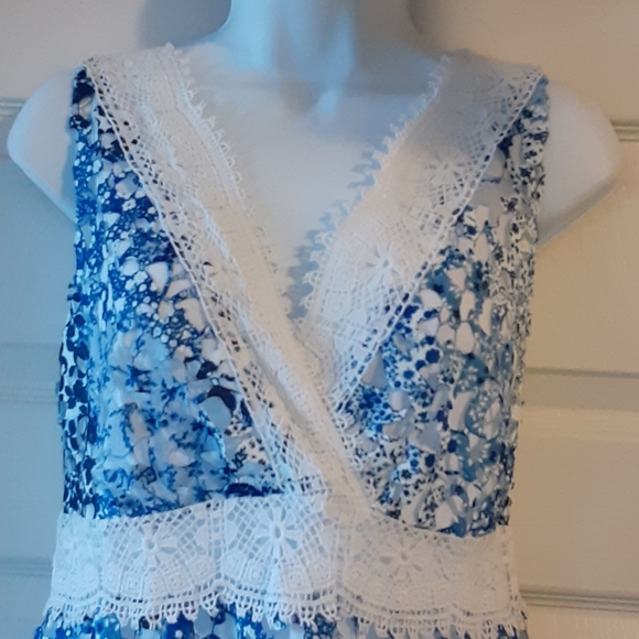 T TAHARI  BLUE & WHITE RAYA DRESS, - Picture 4 of 12